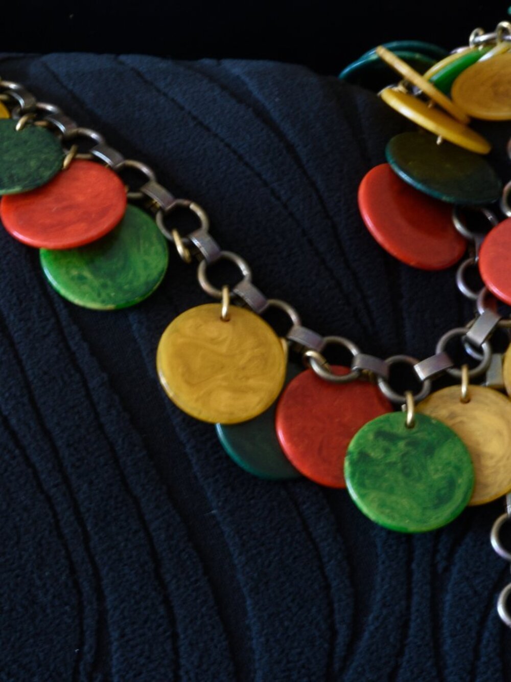 Yves Saint Laurent Late 1970's Chain Belt With Coloured Bakelite Discs - Picture 4 of 4